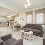 Nik-ntin Deluxe Tatil Evi