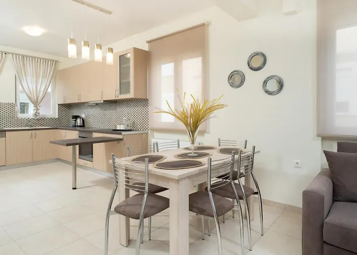 Nik-ntin Deluxe Tatil Evi Prínos